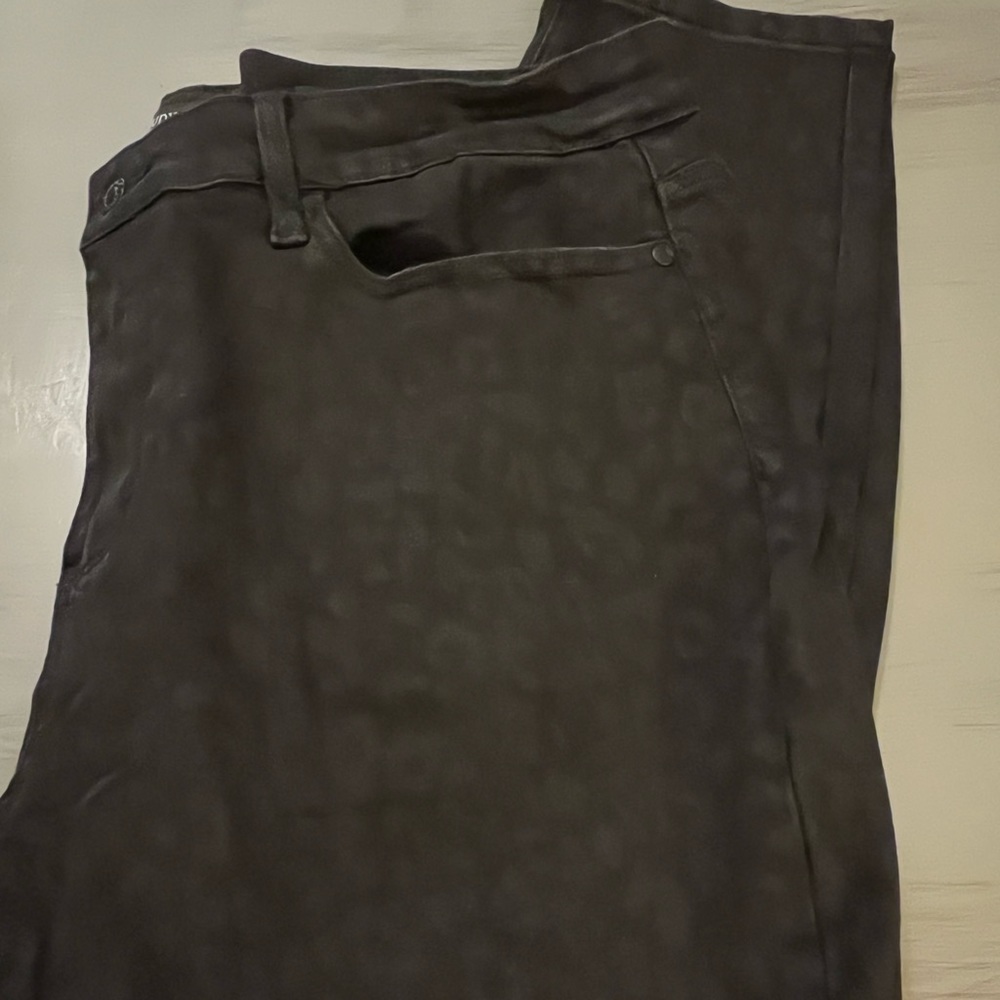 Excellent condition black Judy blue skinny fit jeans with a subtle leopard print